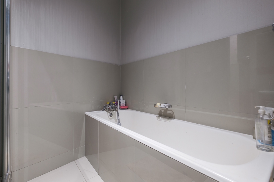 3 Bedroom Property for Sale in Vredehoek Western Cape